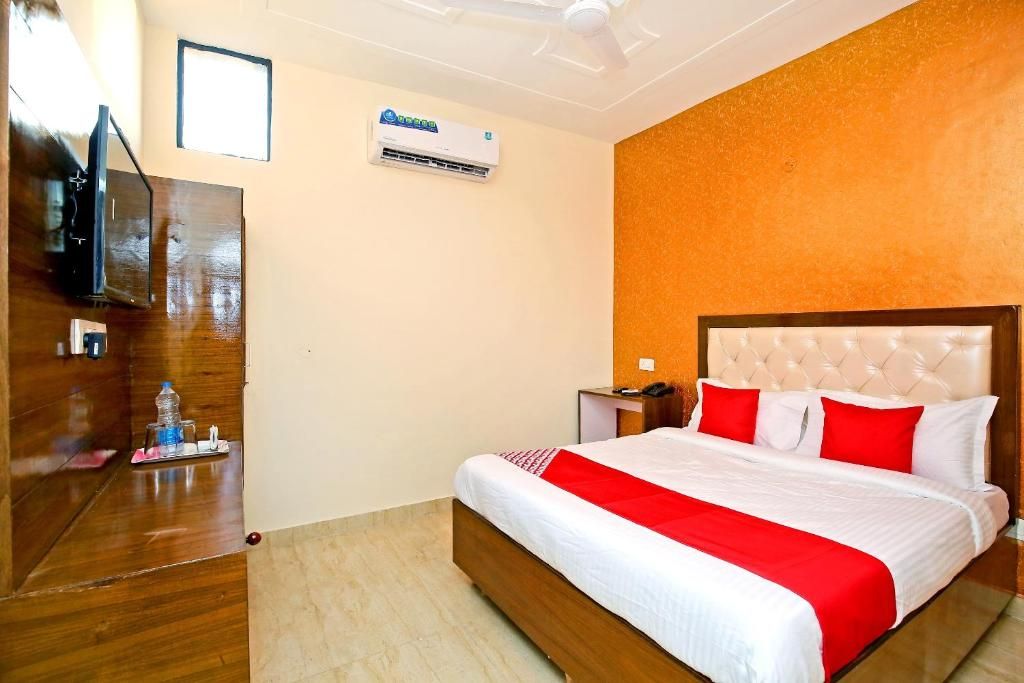 OYO Flagship 40307 Mohali Blue Classic Triple Room 4