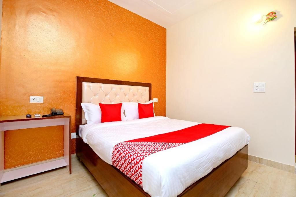 OYO Flagship 40307 Mohali Blue Classic Triple Room 5