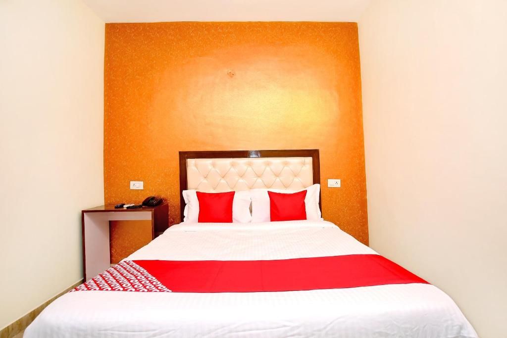 OYO Flagship 40307 Mohali Blue Classic Triple Room 6
