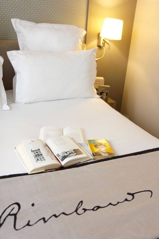 Hôtel Littéraire Arthur Rimbaud, BW Signature Collection Classic Room, 1 Queen Bed, Non Smoking 2