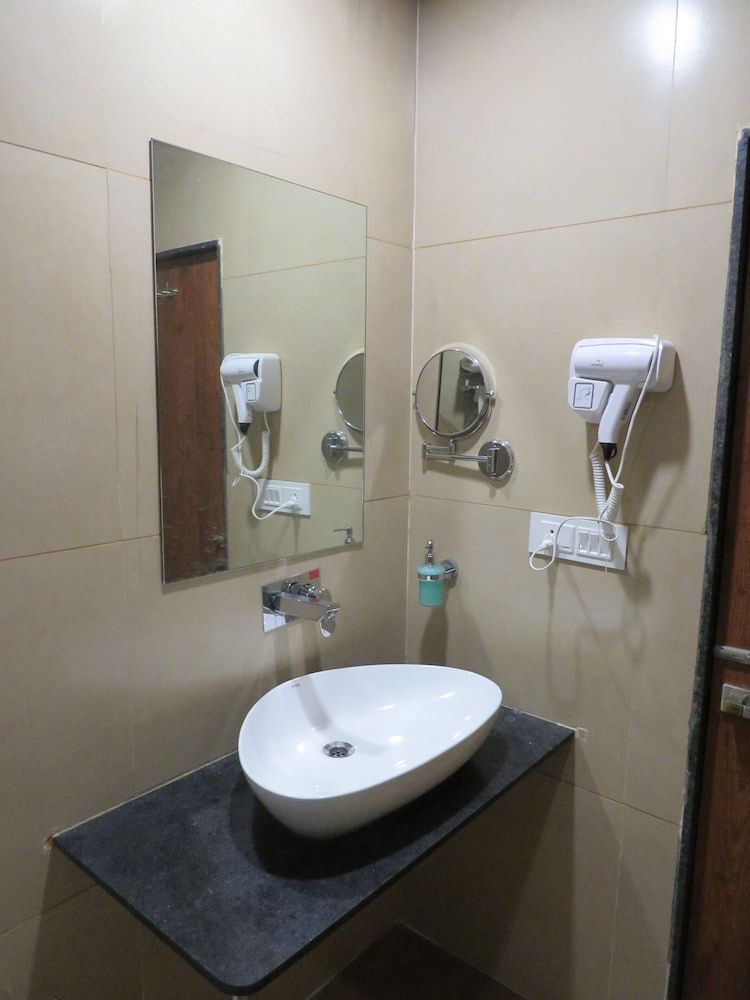 undefined Dariyalal Hotel 9