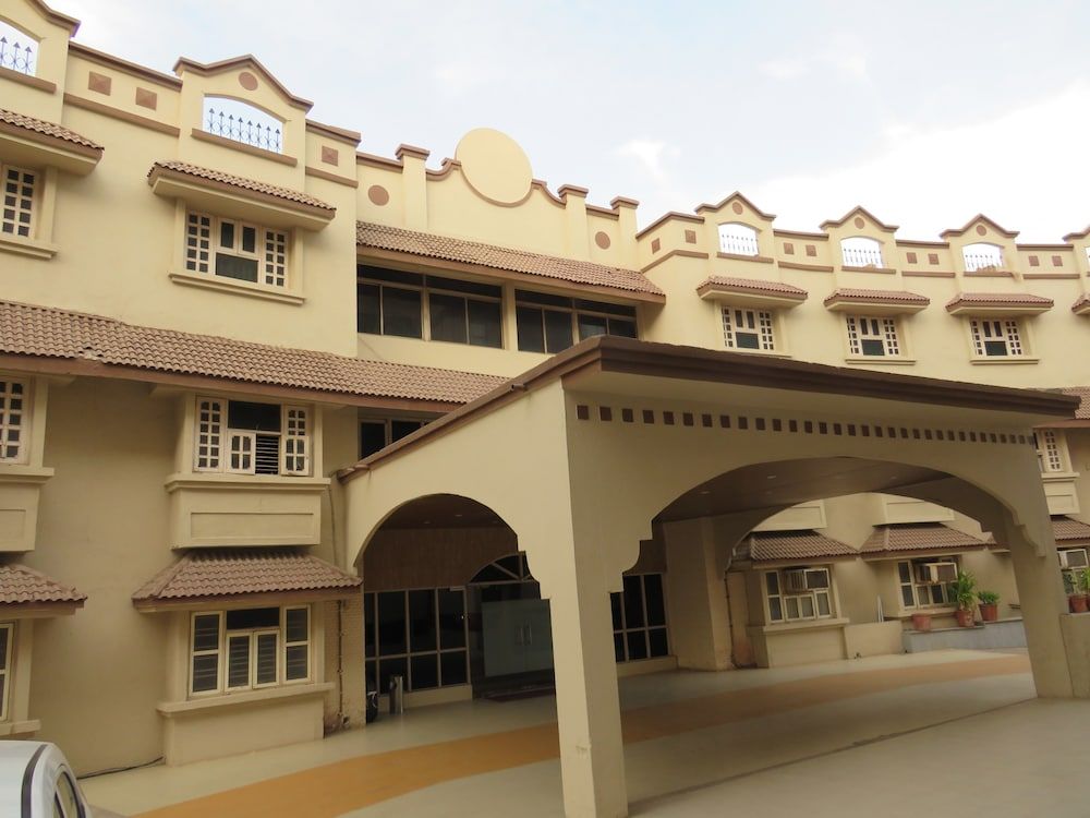 undefined Dariyalal Hotel