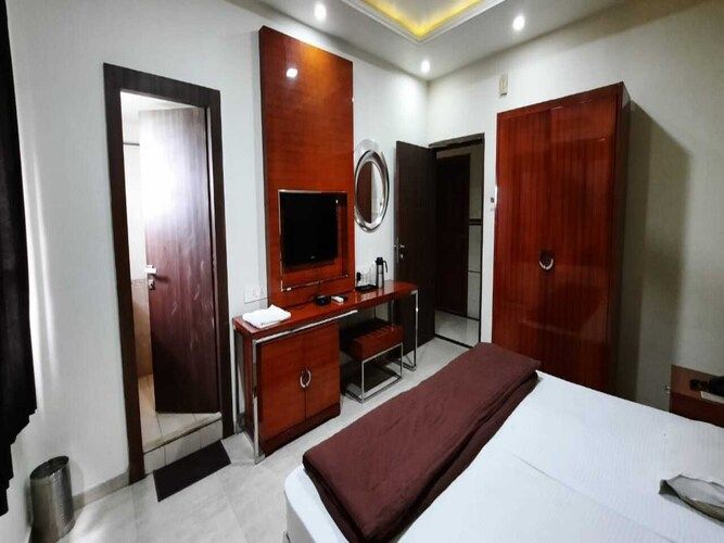 VIPs Club delux big room