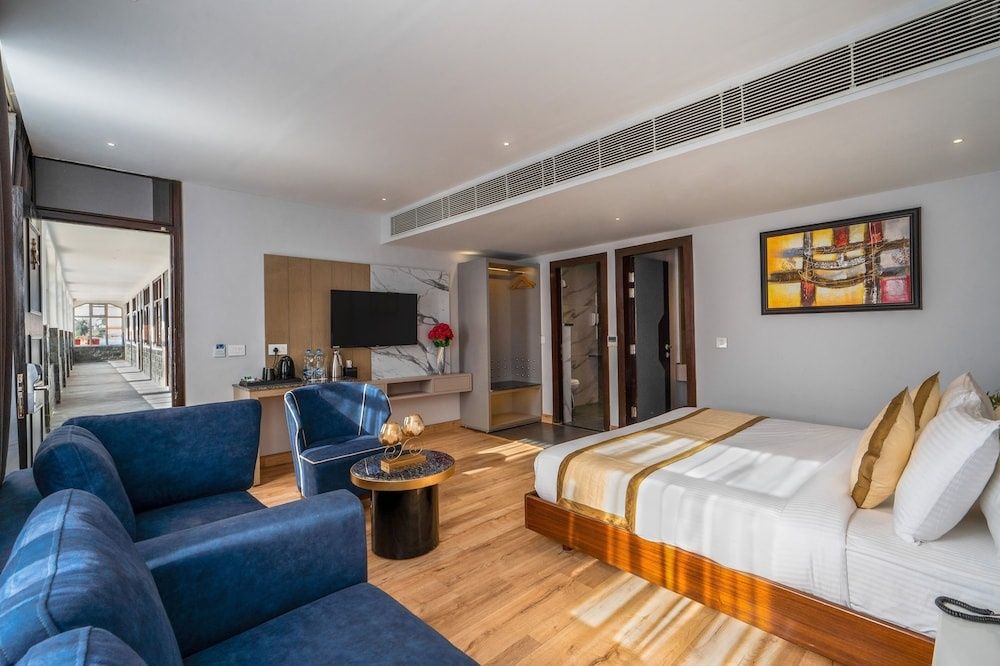 Family Studio Suite, Multiple Beds, Hill View