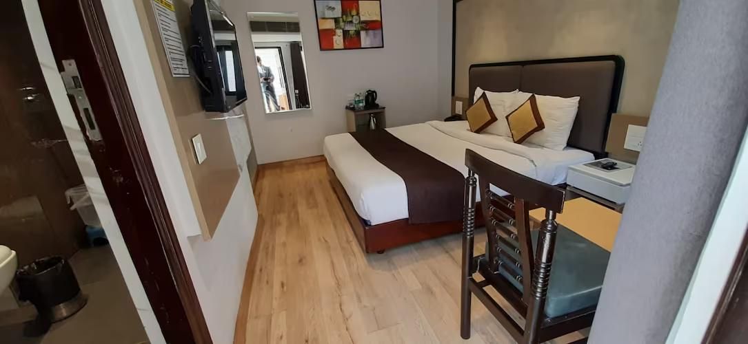 Sterling Legacy Shimla Classic Room 6