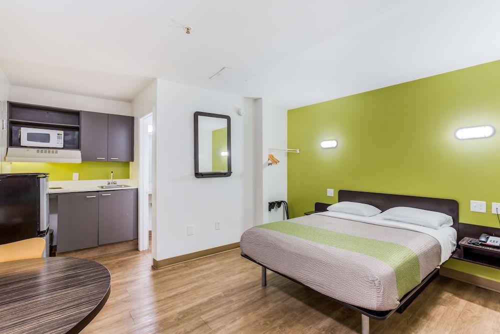 Deluxe Room, 1 King Bed, Smoking, Kitchenette