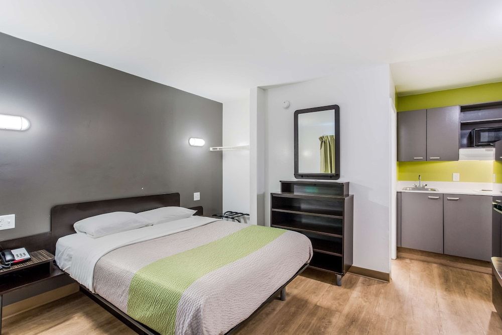 Deluxe Room, 1 King Bed, Non Smoking, Kitchenette