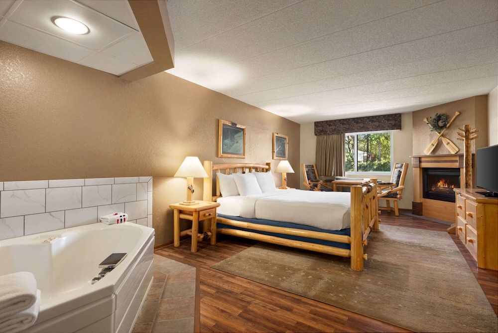 Superior Studio Suite, 1 King Bed, Non-Smoking