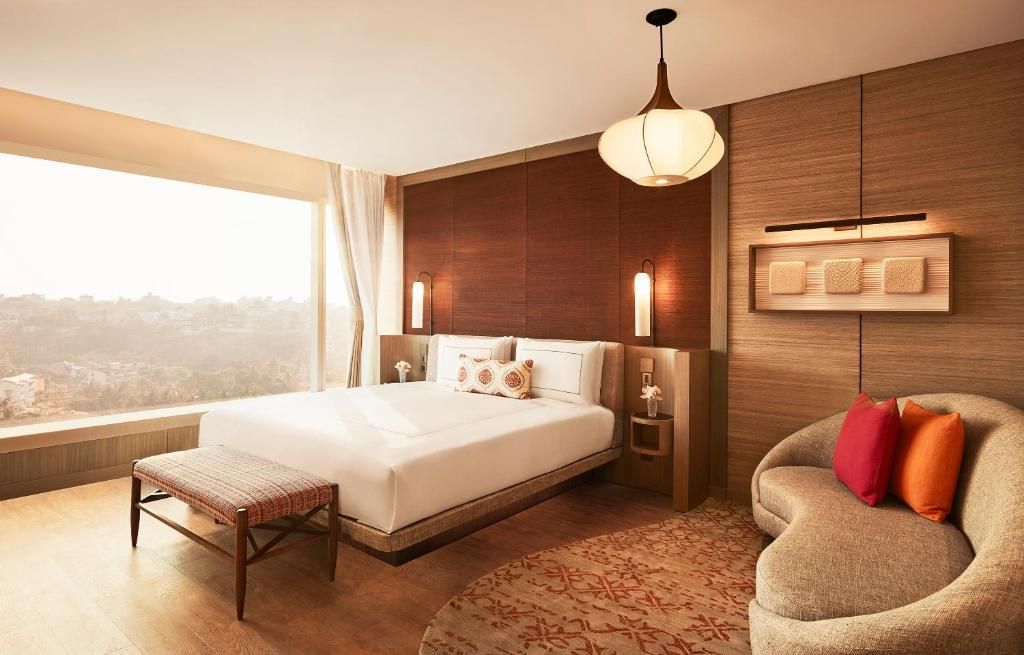 Luxury Room with 1 King Bed