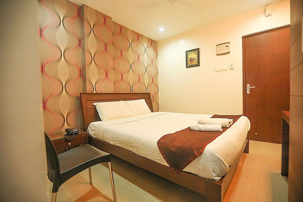 ULO Aravindar Residency Deluxe Double Room 7