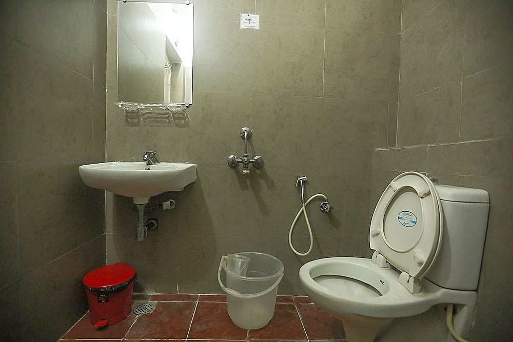 ULO Aravindar Residency Deluxe Single Room 7