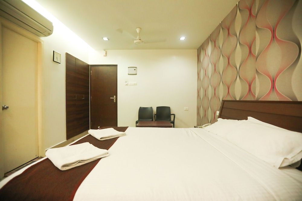 ULO Aravindar Residency Deluxe Single Room 5