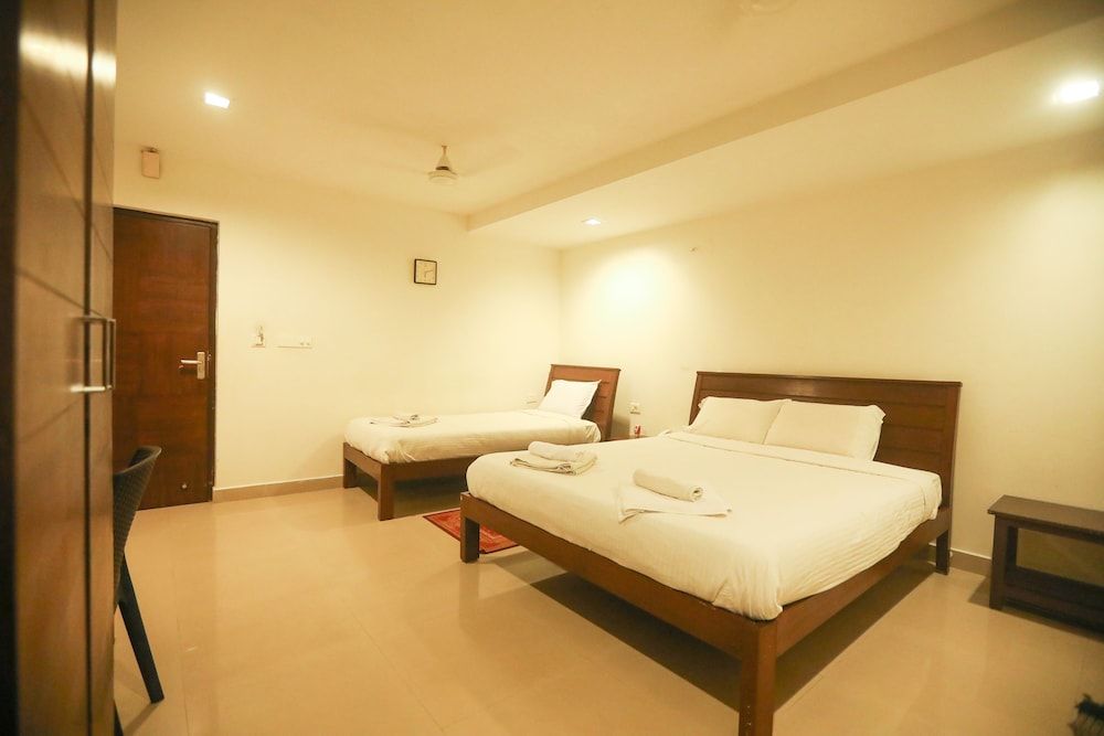 ULO Aravindar Residency Deluxe Triple Room 7