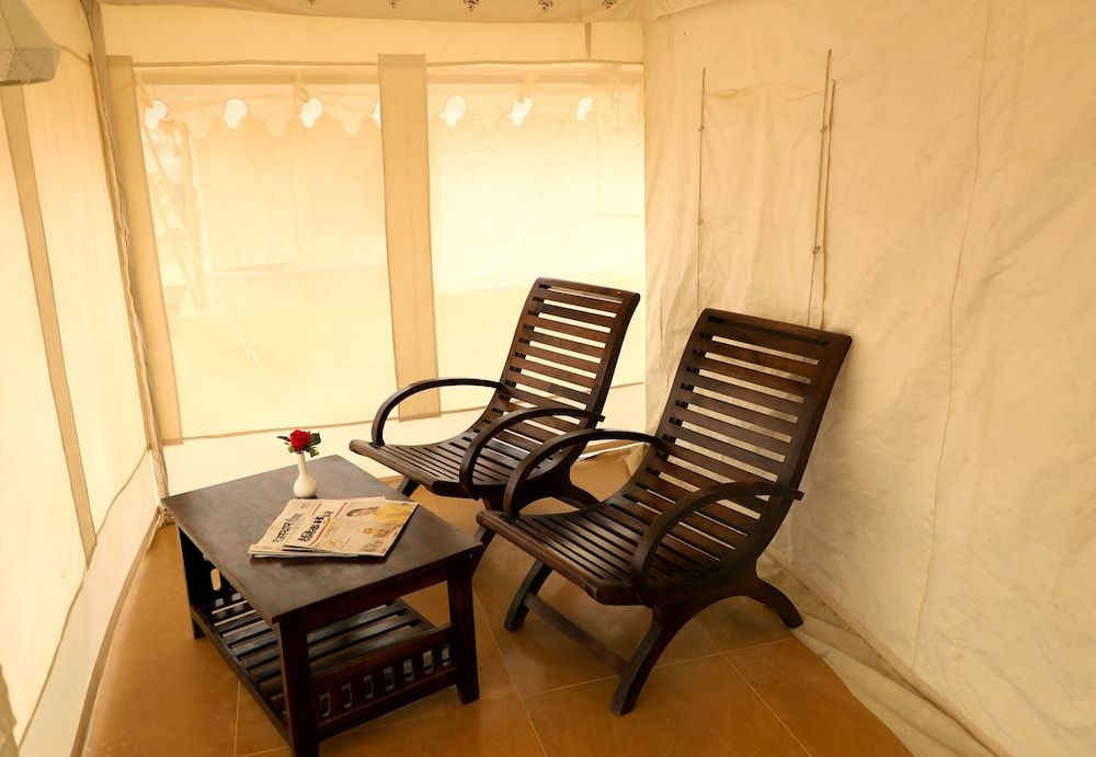Bhavya resort-Luxury Boutique Desert Camp Jaisalmeri Suite Tent 4