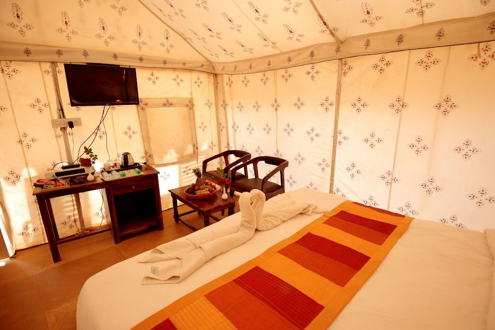 Bhavya resort-Luxury Boutique Desert Camp Jaisalmeri Suite Tent 3