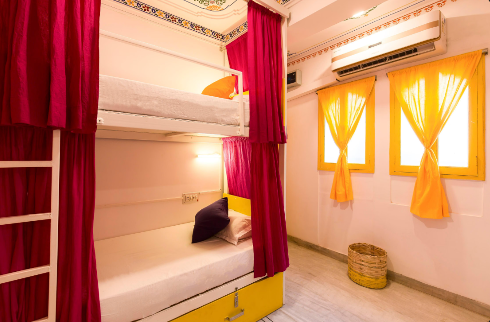 Bed in 6 Bed Mixed Dormitory AC Room with Ensuite Bathroom