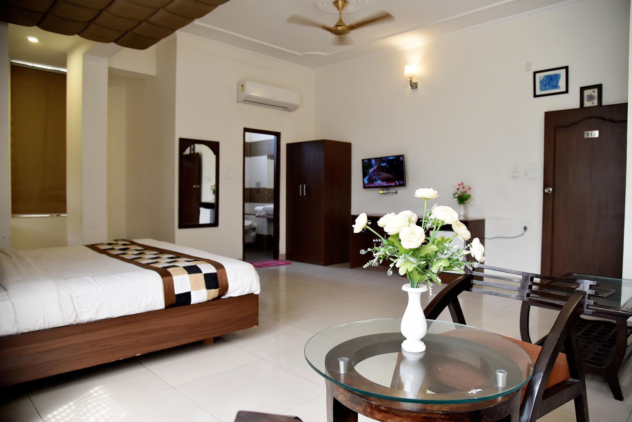 AC Super Deluxe Room With Free Wi Fi