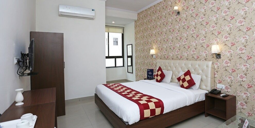 Shree Residency AC Deluxe Room With Free Wi-Fi 5