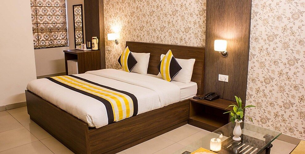 Shree Residency AC Deluxe Room With Free Wi-Fi 4