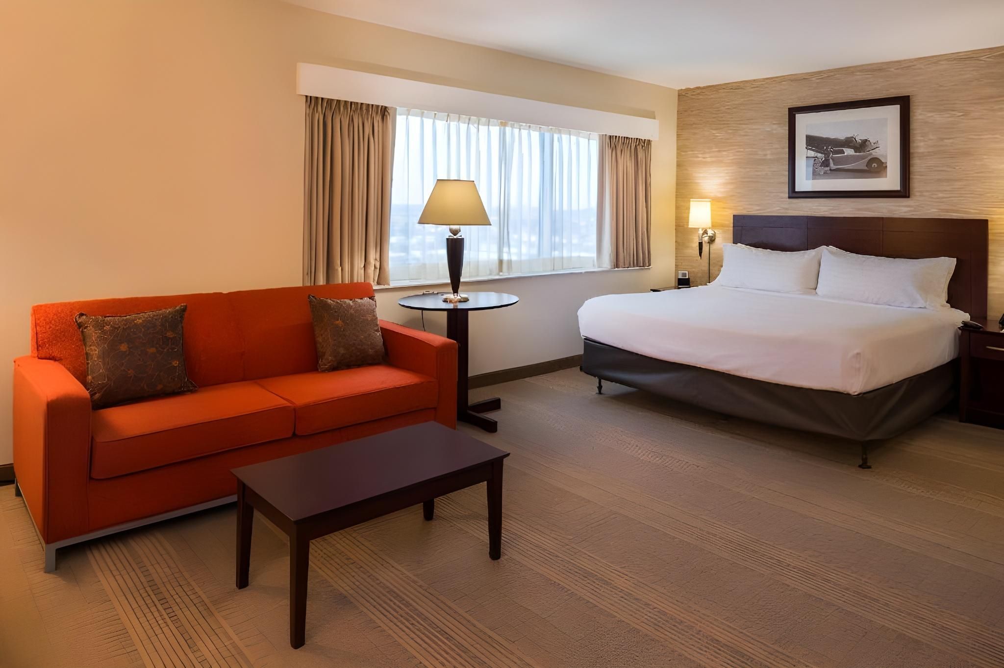 Boardroom Suite - Queen - Hearing Accessible