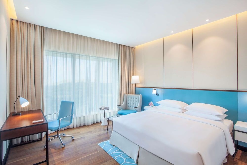 Room, 1 King Bed, Pool View