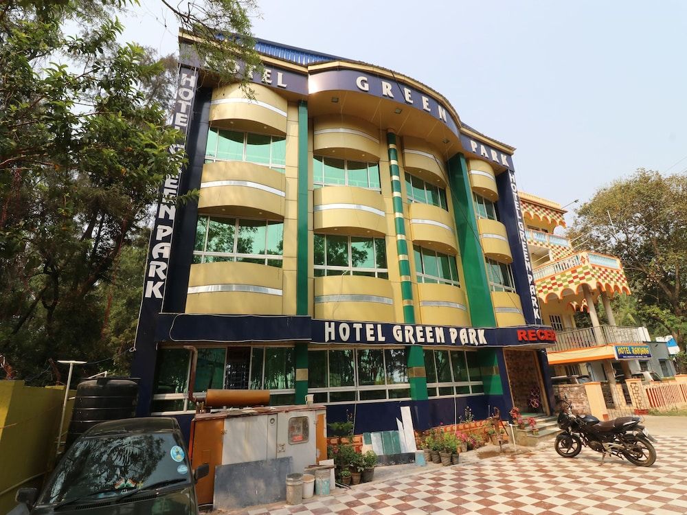 undefined OYO 27996 Hotel Green Park 3