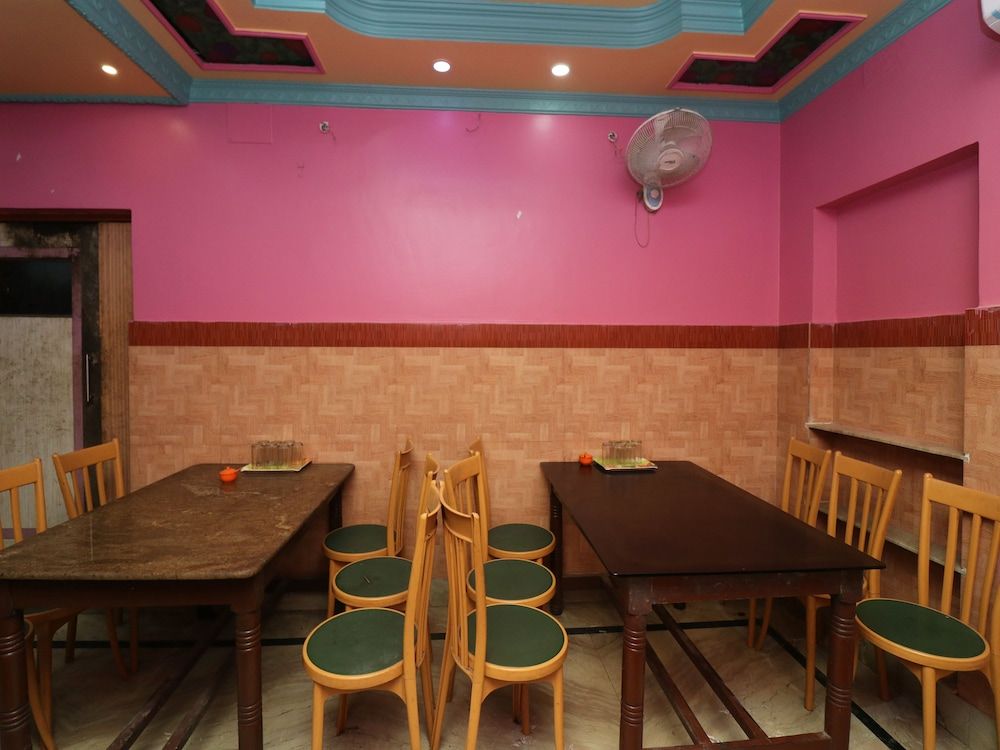 undefined OYO 27996 Hotel Green Park 4