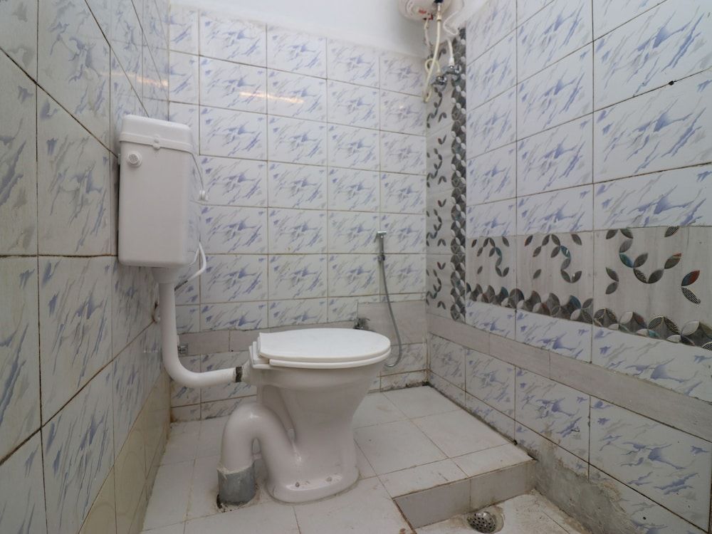 OYO 27996 Hotel Green Park Double or Twin Room 4