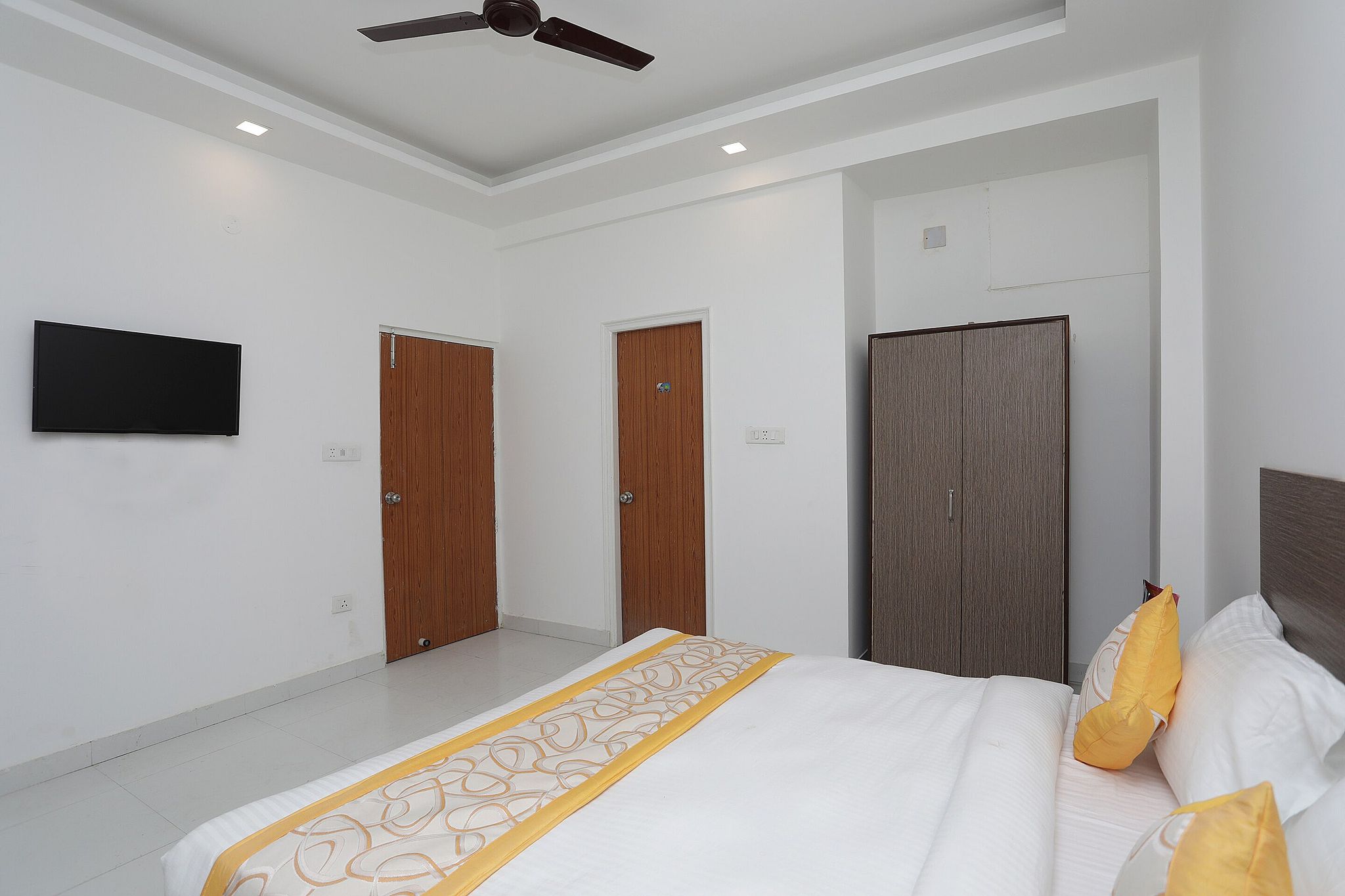 OYO 12235 Hotel Bliss Continental Classic Room 2