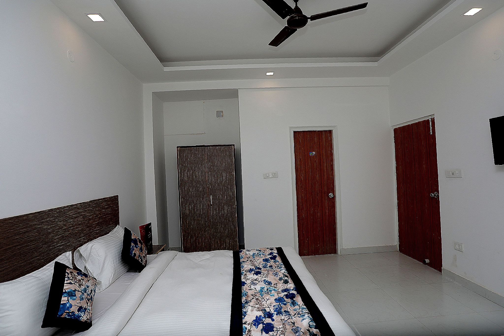 undefined OYO 12235 Hotel Bliss Continental 10