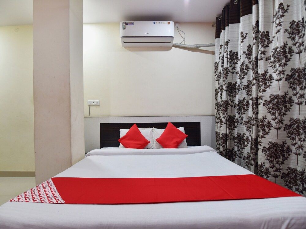 undefined OYO 28027 Hotel Dhruv 9