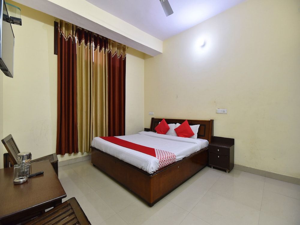 undefined OYO 28027 Hotel Dhruv 8