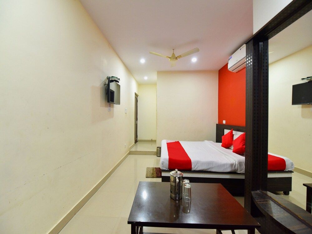 OYO 28027 Hotel Dhruv Double or Twin Room 14