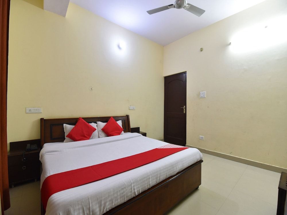 undefined OYO 28027 Hotel Dhruv 7