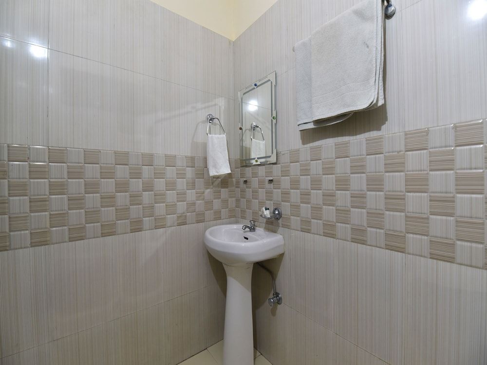 OYO 28027 Hotel Dhruv Double or Twin Room 22