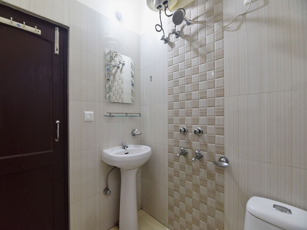 OYO 28027 Hotel Dhruv Double or Twin Room 23