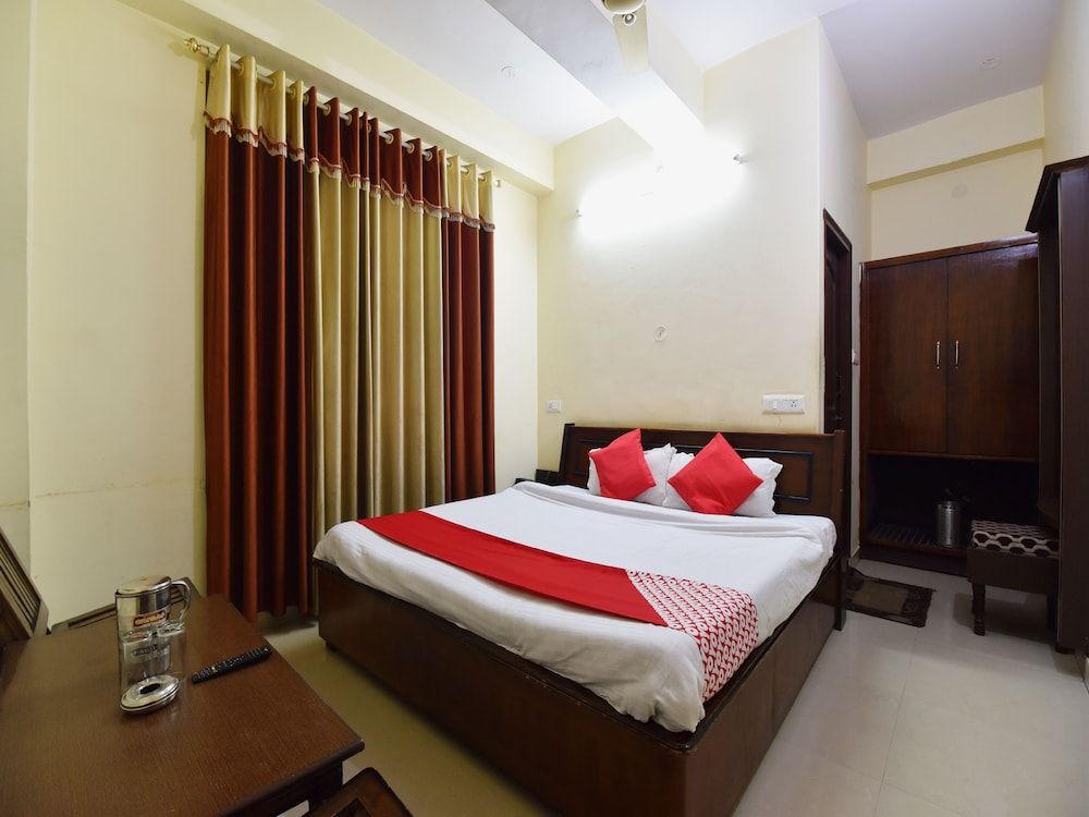 undefined OYO 28027 Hotel Dhruv 10