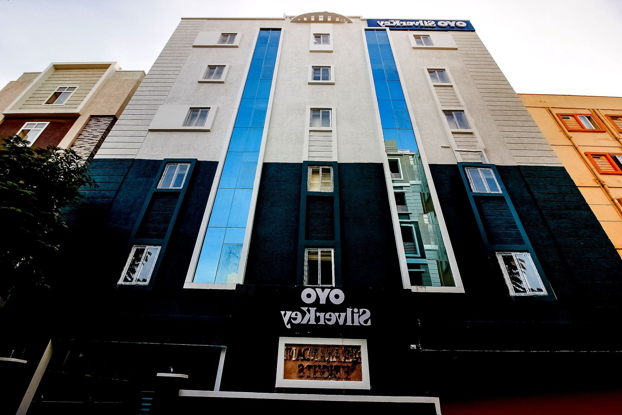 undefined Super Hotel O GACHIBOWLI BESIDE DLF 8