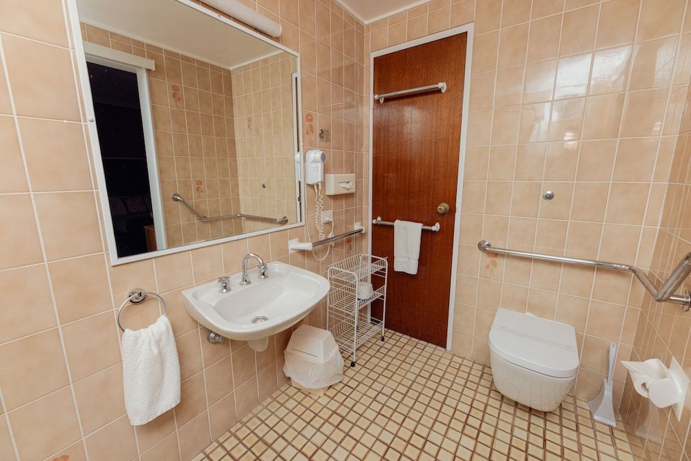 Cumberland Motor Inn Twin Room, Multiple Beds 6