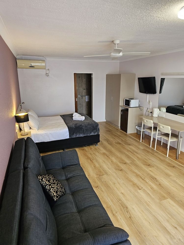 Cumberland Motor Inn Deluxe Double Room, 1 Bedroom 4