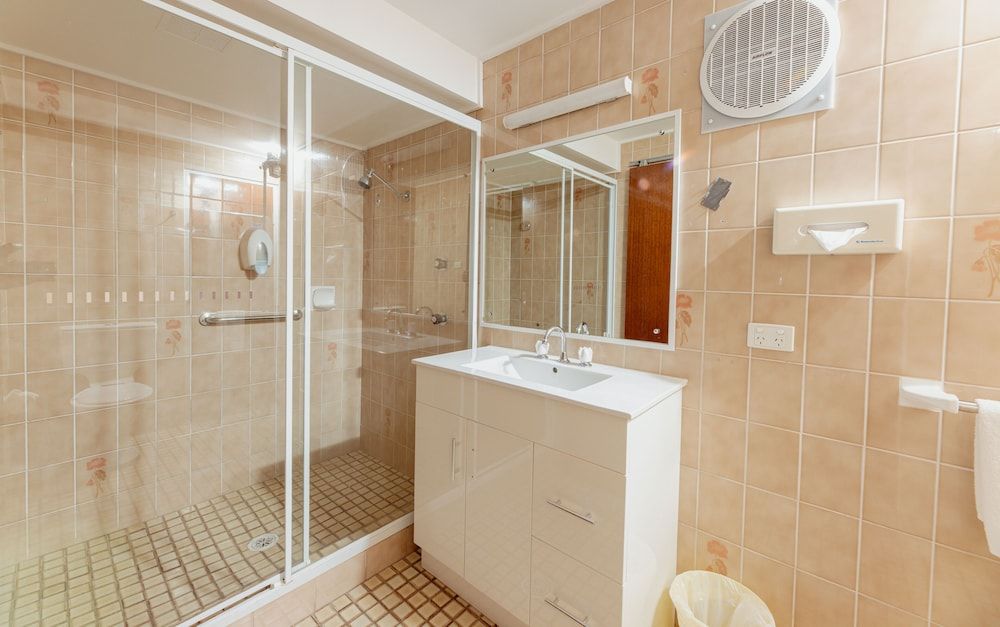 Cumberland Motor Inn Twin Room, Multiple Beds 5