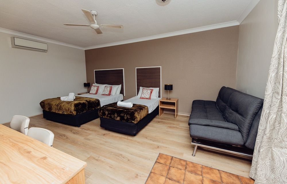 Cumberland Motor Inn Twin Room, Multiple Beds 4