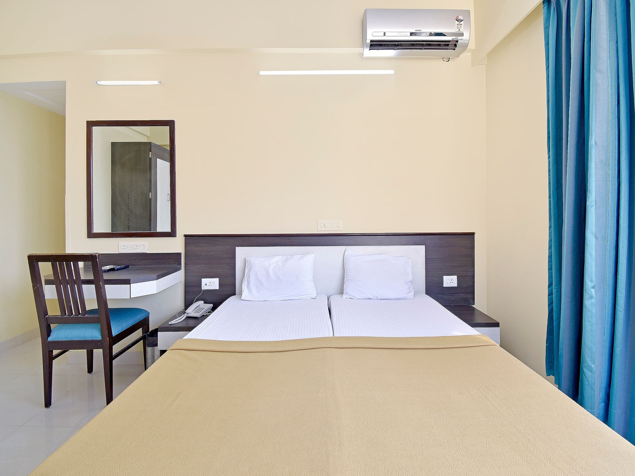 Aankur Inn Standard AC Room (Local ID & Unmarried Couples not allowed) 10
