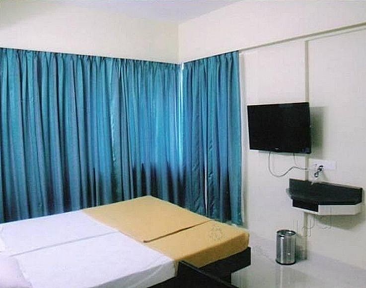 Aankur Inn Standard AC Room (Local ID & Unmarried Couples not allowed) 6