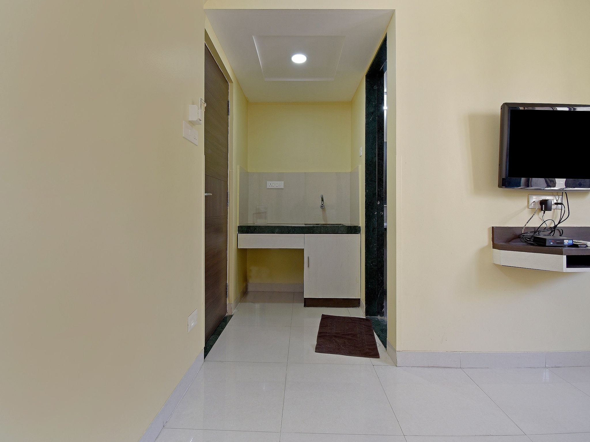 Aankur Inn Standard AC Room (Local ID & Unmarried Couples not allowed) 21