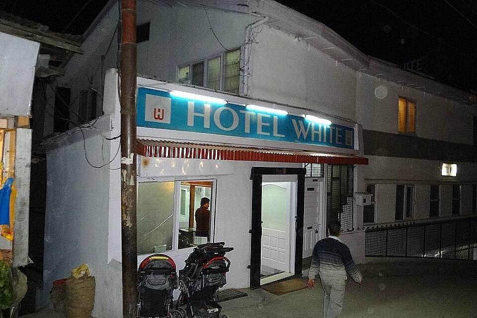 Hotel White