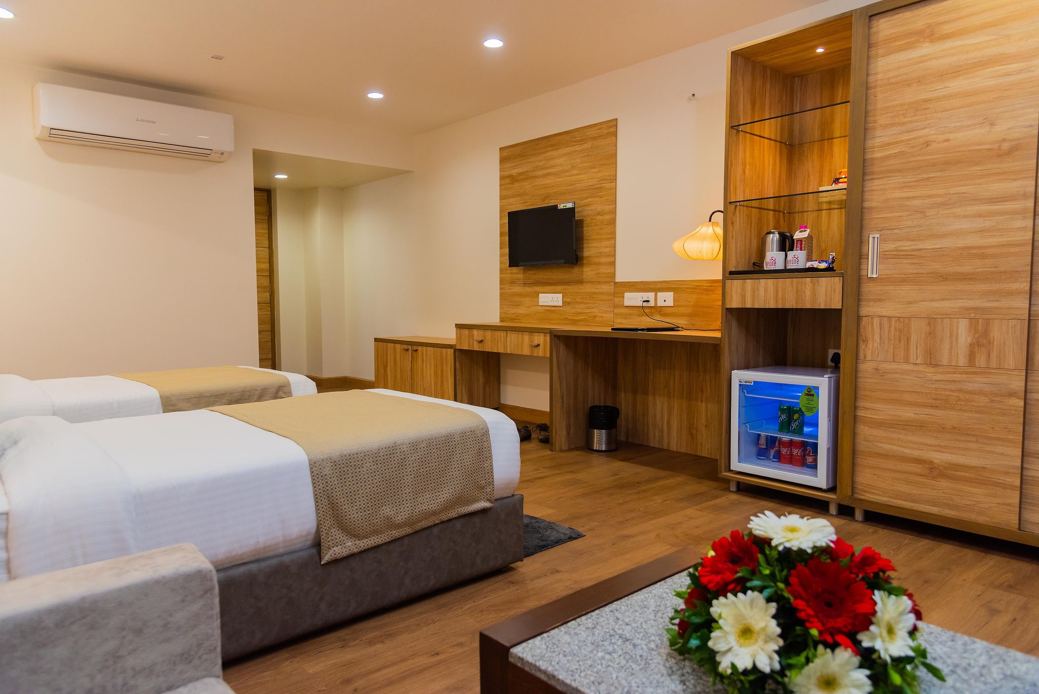 Page One Hotel Deluxe Room Twin 4