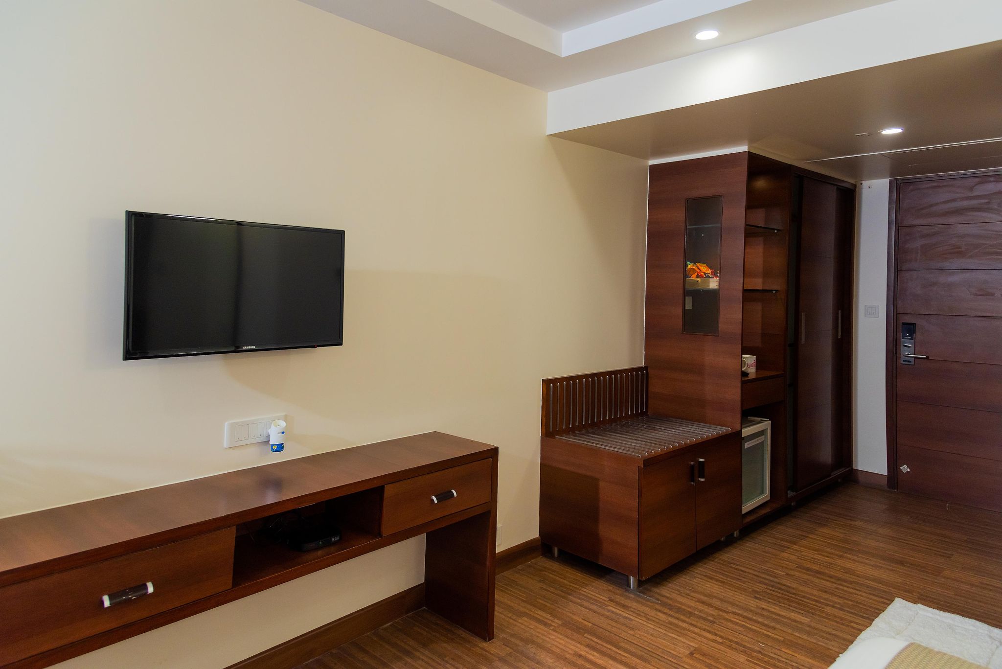Page One Hotel Deluxe Room Twin 11