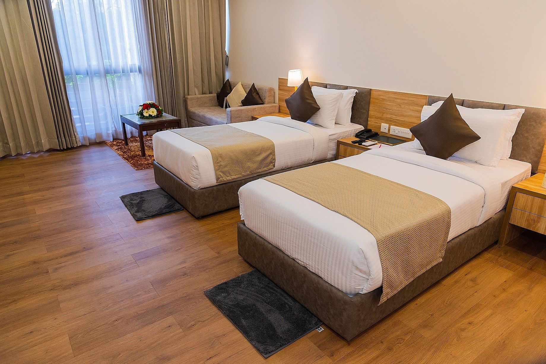 Page One Hotel Deluxe Room Twin 8