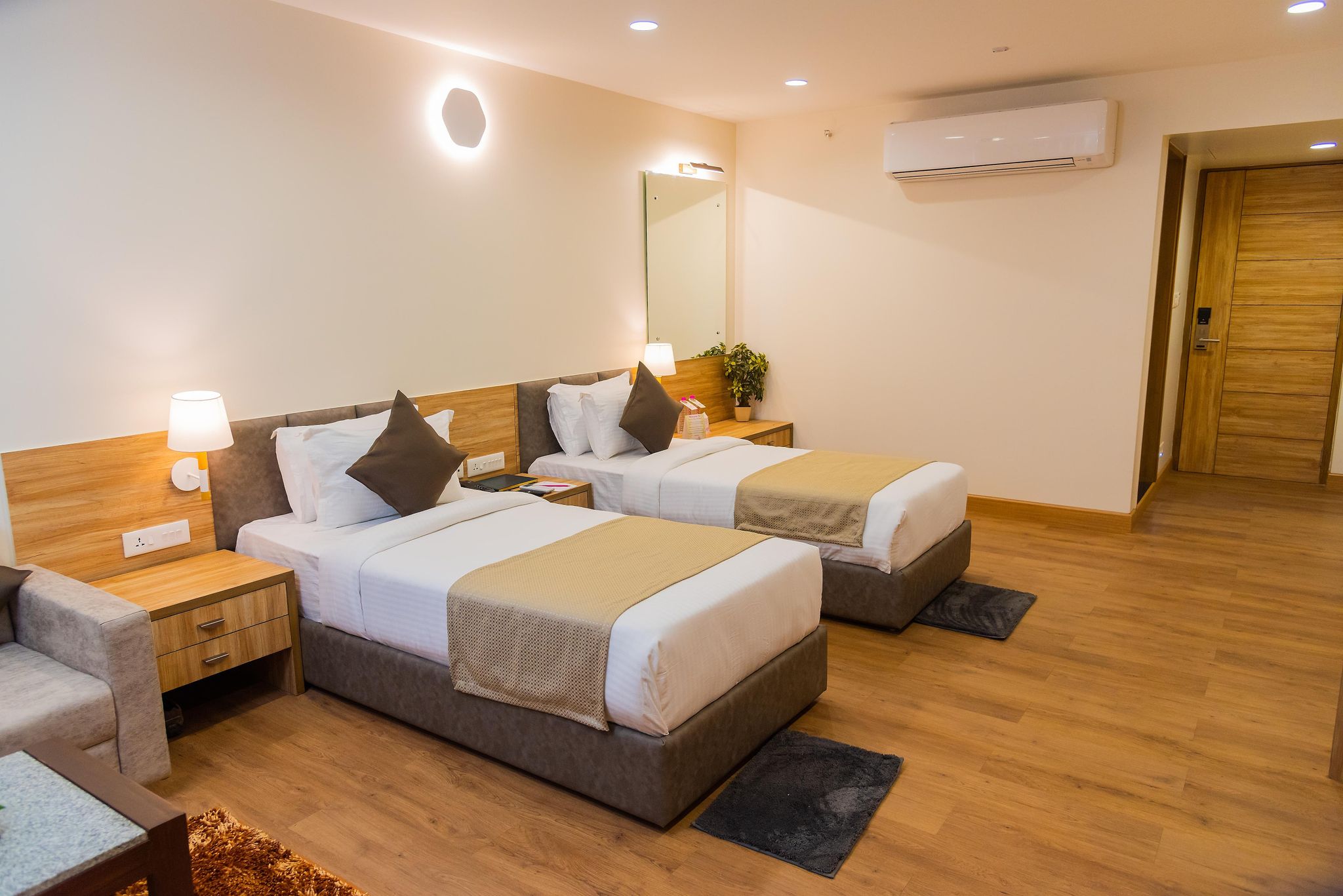 Page One Hotel Deluxe Room Twin 6